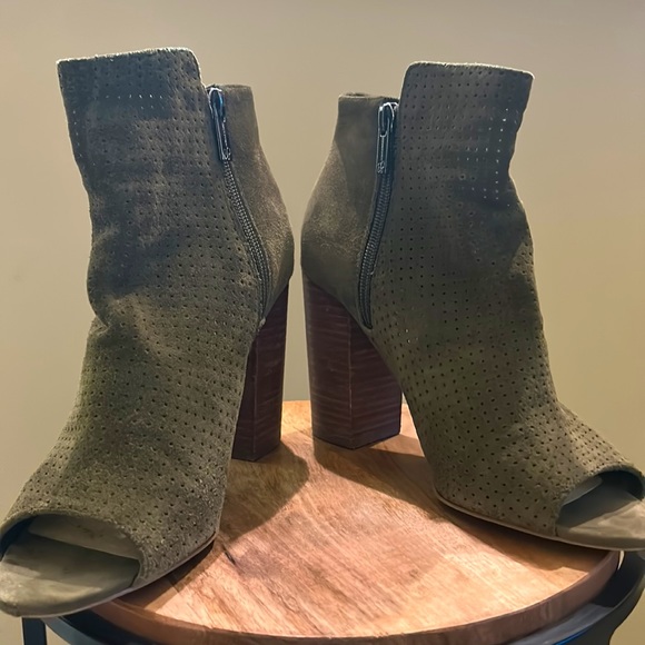 Jessica Simpson dark olive suede open-toe bootie  Sz 8.5 - Picture 2 of 6